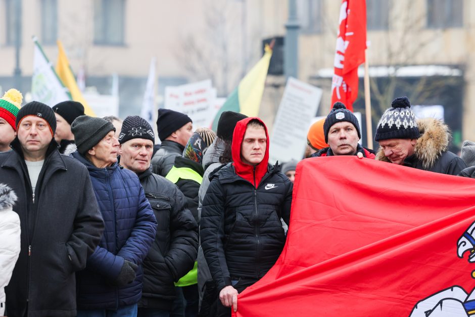 Po K. Navicko pasisakymo žemdirbiai ėmė skanduoti: „Gėda! Gėda!“