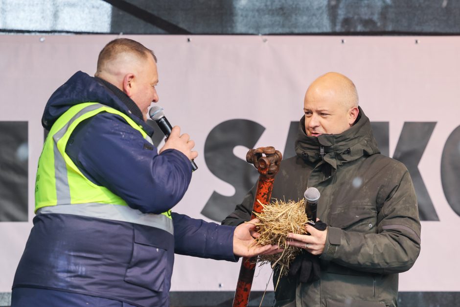 Po K. Navicko pasisakymo žemdirbiai ėmė skanduoti: „Gėda! Gėda!“