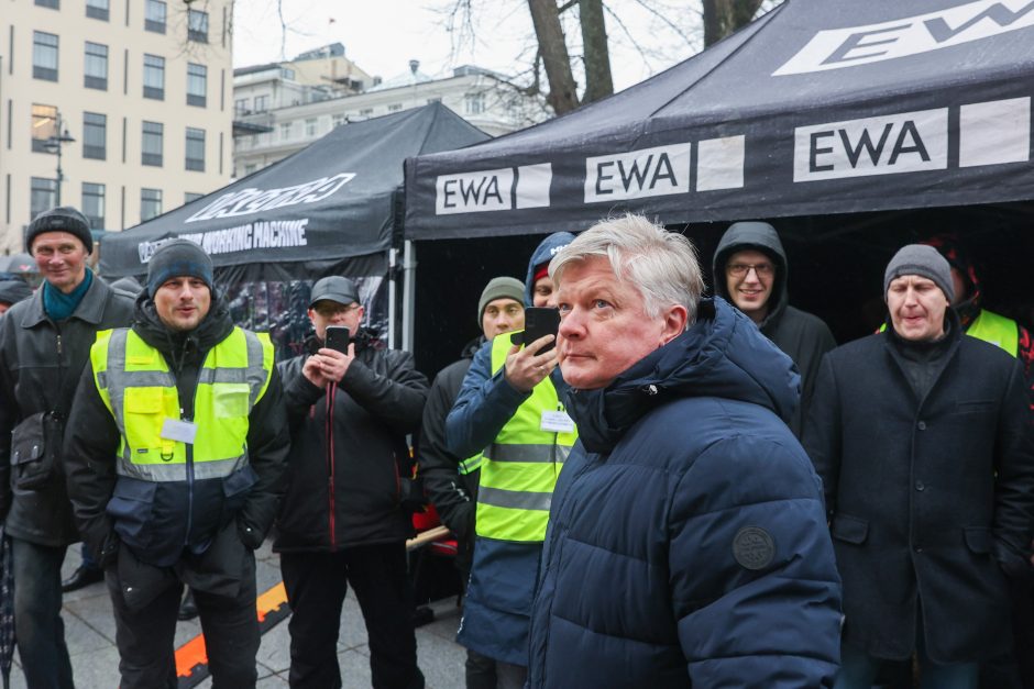 Po K. Navicko pasisakymo žemdirbiai ėmė skanduoti: „Gėda! Gėda!“