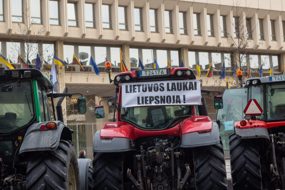 Dėl daugiamečių pievų protestuojantys ūkininkai baiminasi finansinių nuostolių: ko reikalauja?