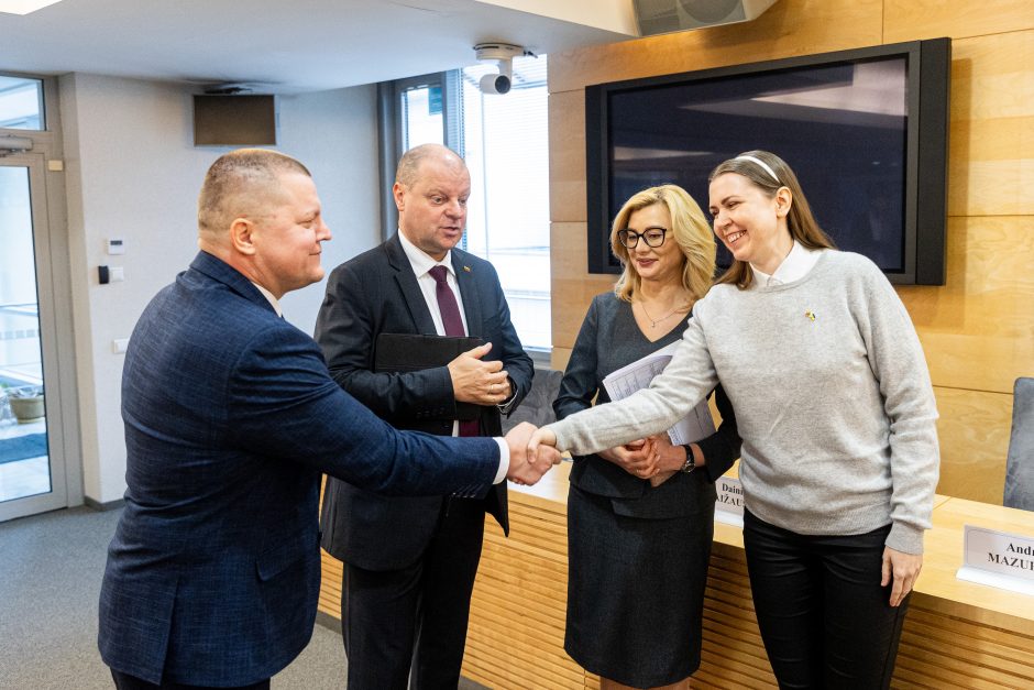 Opozicija nedalyvaus tariantis dėl lėšų gynybai