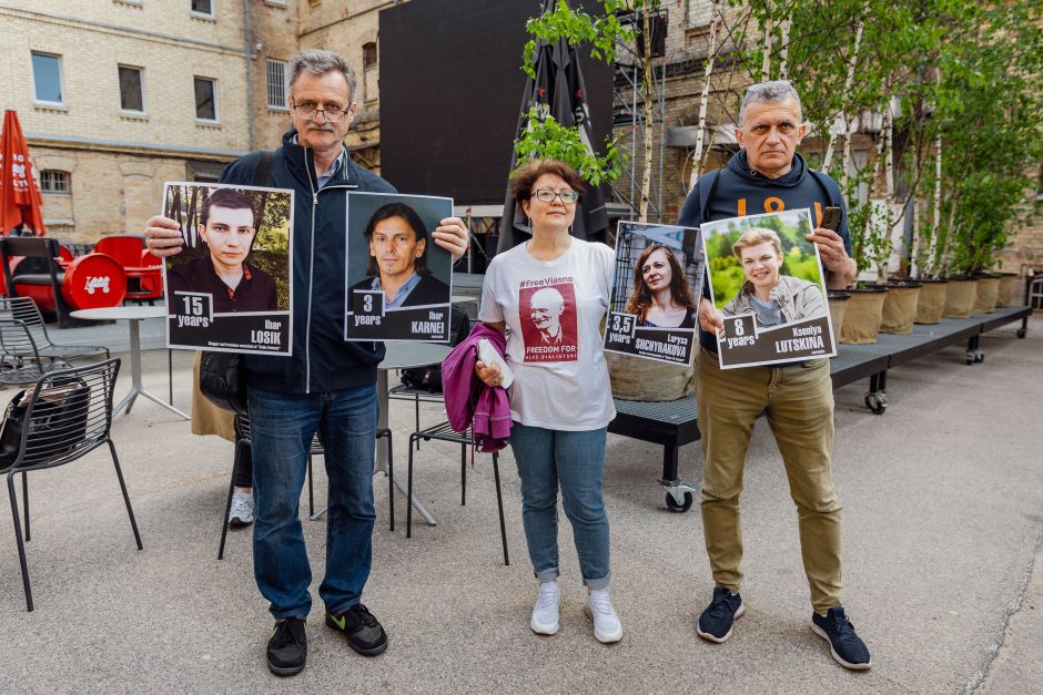 Vilniuje akcijos metu simboliškai „išlaisvinti“ 35 Baltarusijoje kalintys žurnalistai