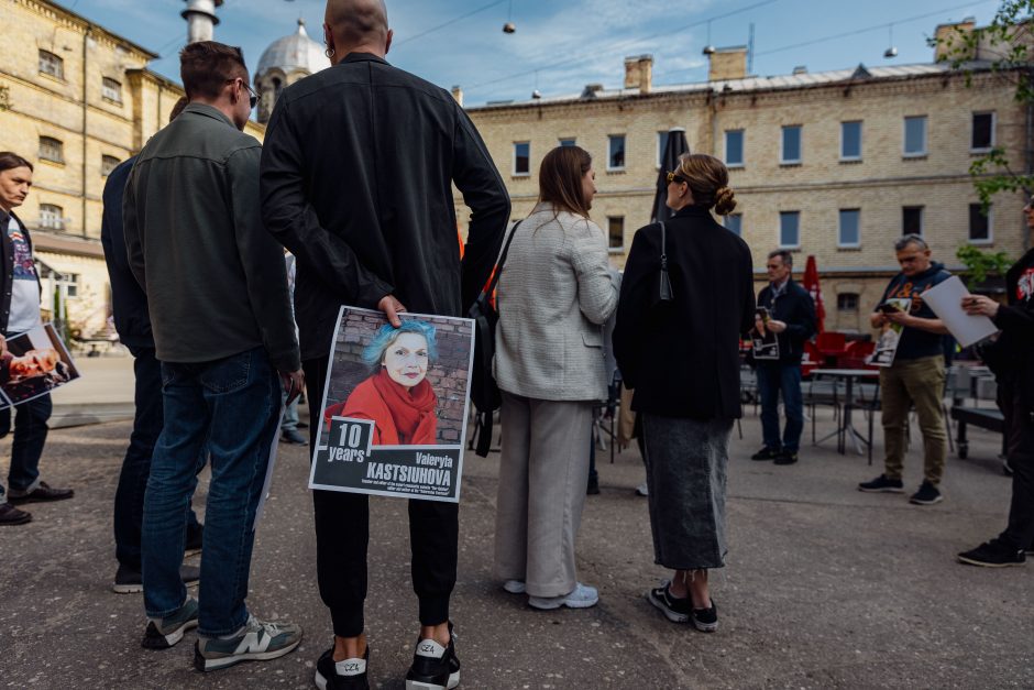 Vilniuje akcijos metu simboliškai „išlaisvinti“ 35 Baltarusijoje kalintys žurnalistai