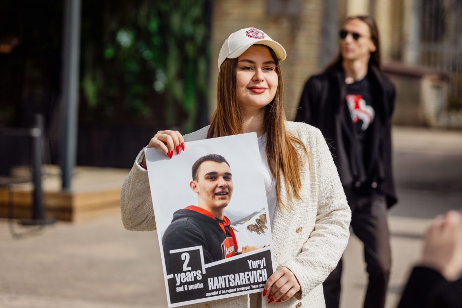 Vilniuje akcijos metu simboliškai „išlaisvinti“ 35 Baltarusijoje kalintys žurnalistai