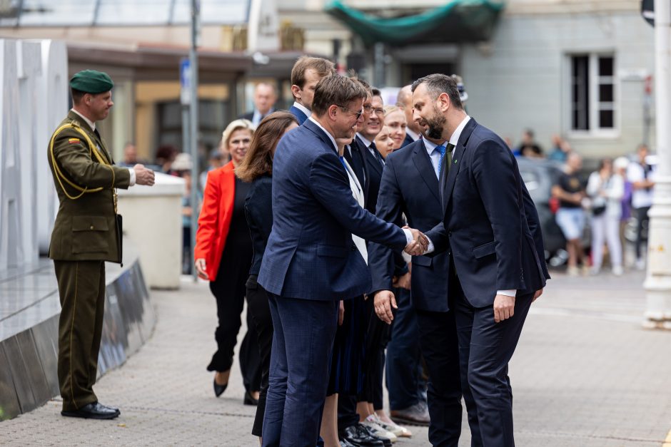 Oficiali Lenkijos gynybos ministro ir delegacijos pasitikimo ceremonija