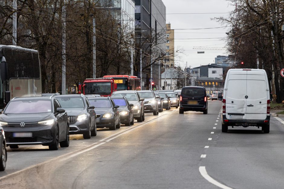 Vilniuje – prieššventinės automobilių spūstys