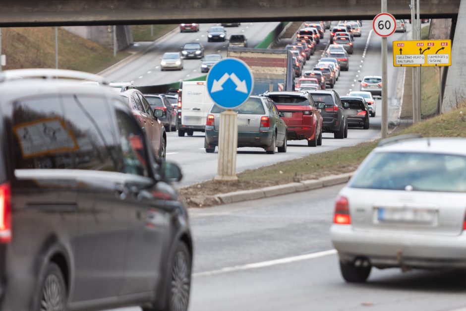 Vilniuje – prieššventinės automobilių spūstys