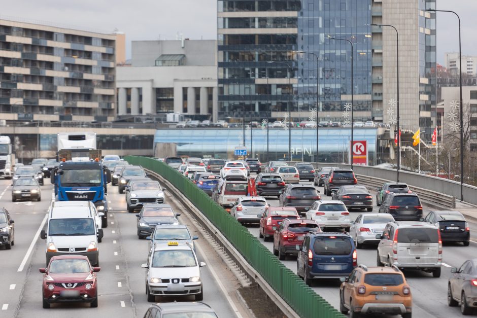 Vilniuje – prieššventinės automobilių spūstys