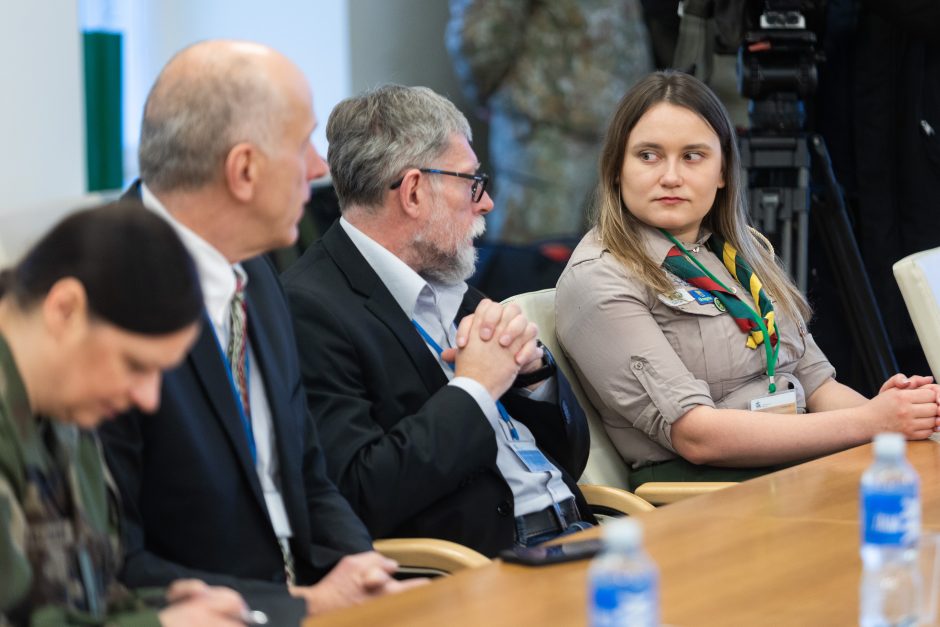 Šauktinių tarnybos ilginimas gali kelti nemalonių asociacijų