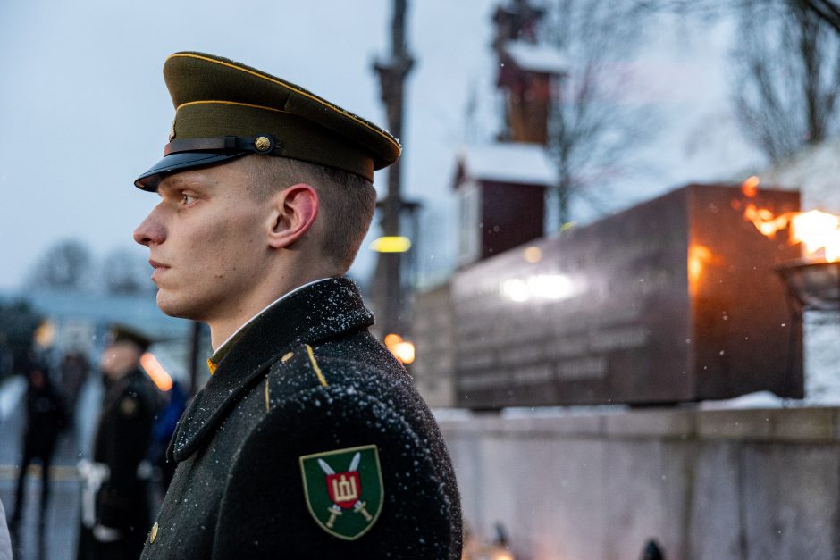 Atminimo laužų uždegimo ceremonija prie Vilniaus televizijos bokšto