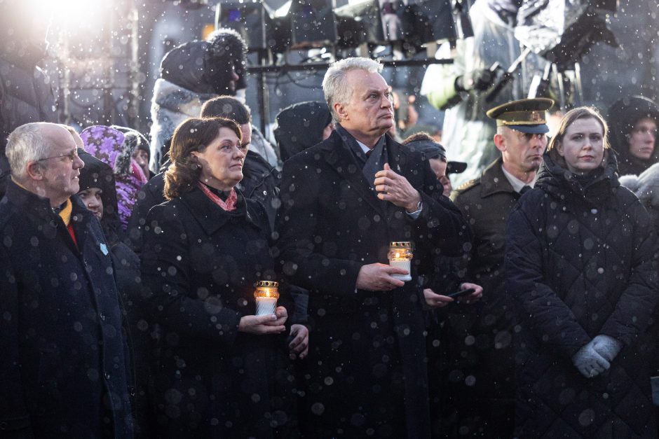 Atminimo laužų uždegimo ceremonija prie Vilniaus televizijos bokšto