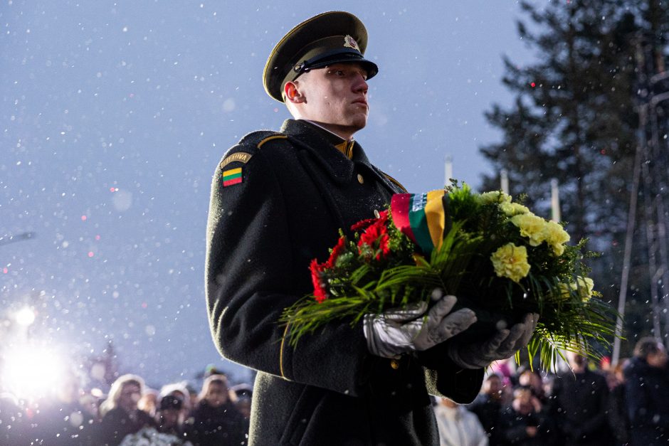 Atminimo laužų uždegimo ceremonija prie Vilniaus televizijos bokšto