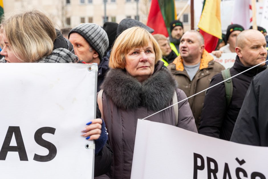 Po K. Navicko pasisakymo žemdirbiai ėmė skanduoti: „Gėda! Gėda!“