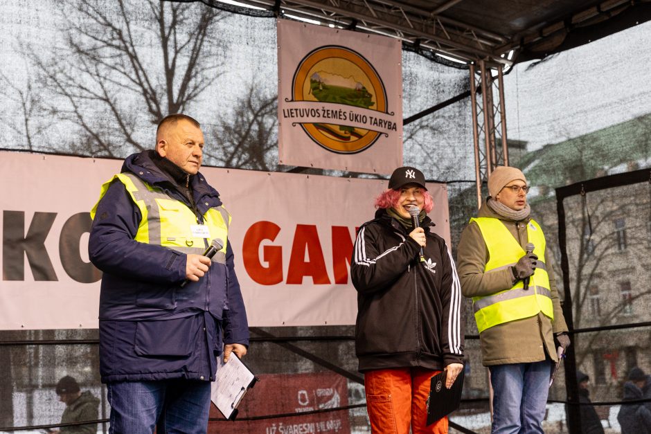 Po K. Navicko pasisakymo žemdirbiai ėmė skanduoti: „Gėda! Gėda!“