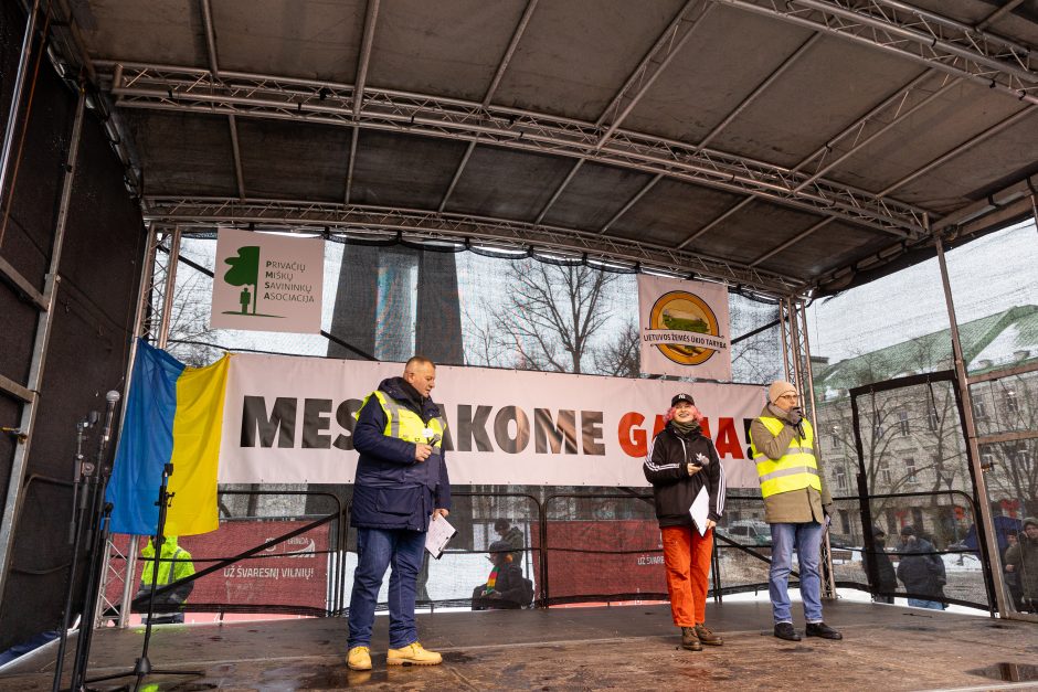 Po K. Navicko pasisakymo žemdirbiai ėmė skanduoti: „Gėda! Gėda!“