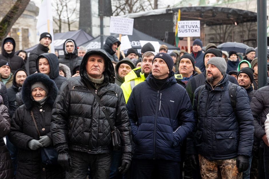 Po K. Navicko pasisakymo žemdirbiai ėmė skanduoti: „Gėda! Gėda!“