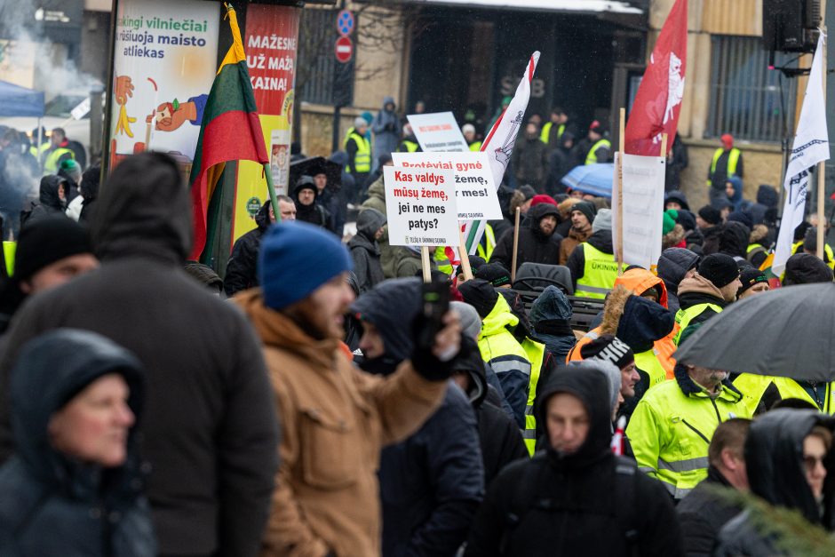 Po K. Navicko pasisakymo žemdirbiai ėmė skanduoti: „Gėda! Gėda!“