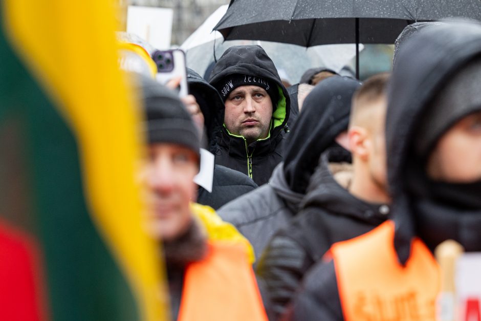 Po K. Navicko pasisakymo žemdirbiai ėmė skanduoti: „Gėda! Gėda!“