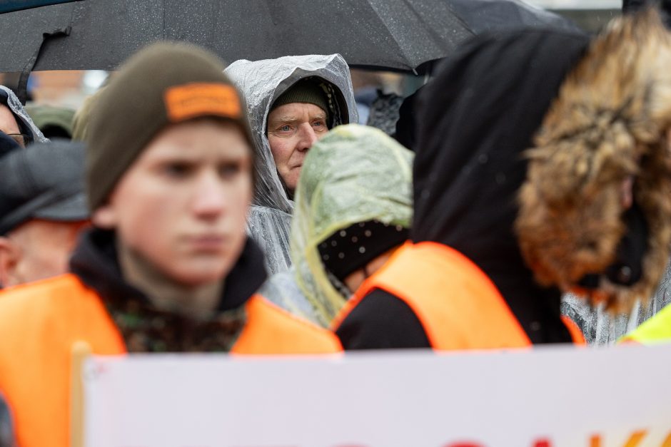 Po K. Navicko pasisakymo žemdirbiai ėmė skanduoti: „Gėda! Gėda!“