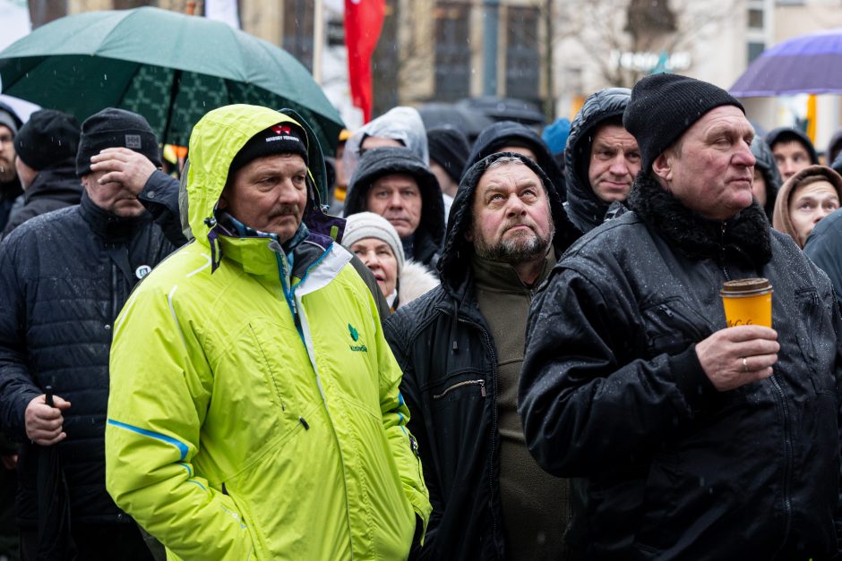 Po K. Navicko pasisakymo žemdirbiai ėmė skanduoti: „Gėda! Gėda!“