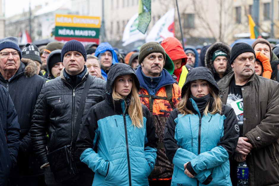 Po K. Navicko pasisakymo žemdirbiai ėmė skanduoti: „Gėda! Gėda!“