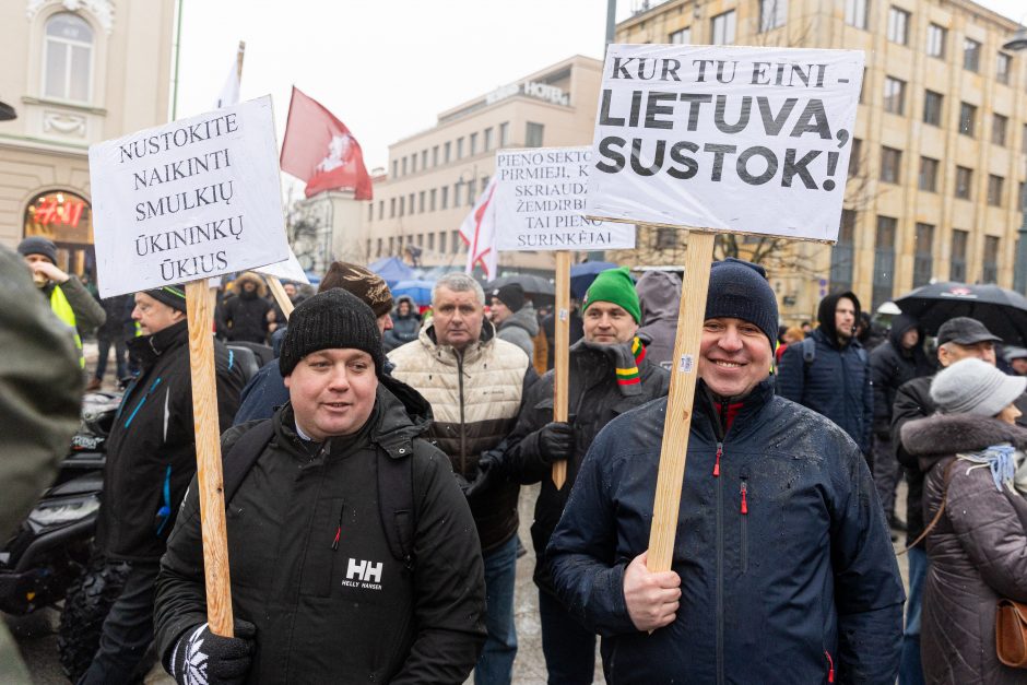 Po K. Navicko pasisakymo žemdirbiai ėmė skanduoti: „Gėda! Gėda!“