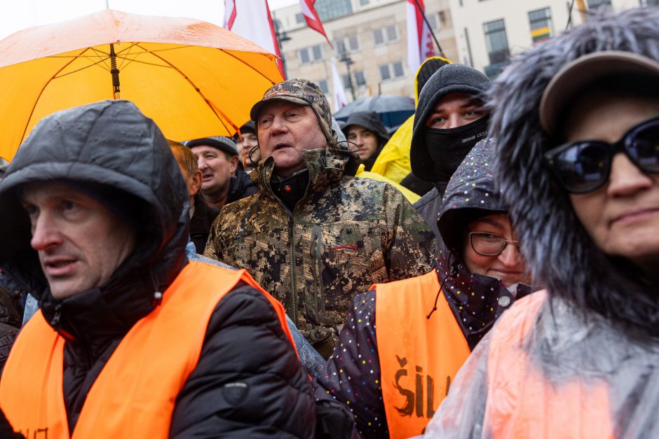 Po K. Navicko pasisakymo žemdirbiai ėmė skanduoti: „Gėda! Gėda!“