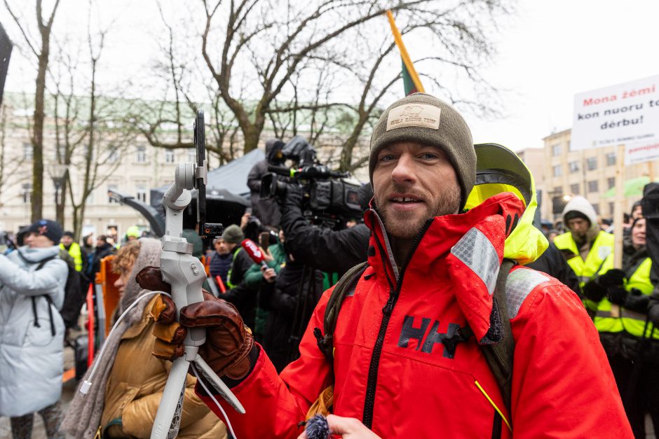 Po K. Navicko pasisakymo žemdirbiai ėmė skanduoti: „Gėda! Gėda!“