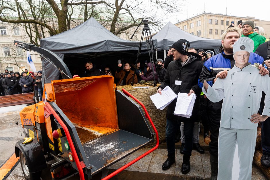 Po K. Navicko pasisakymo žemdirbiai ėmė skanduoti: „Gėda! Gėda!“