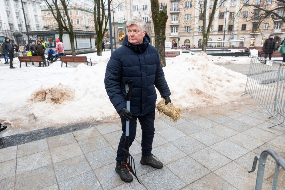 Po K. Navicko pasisakymo žemdirbiai ėmė skanduoti: „Gėda! Gėda!“