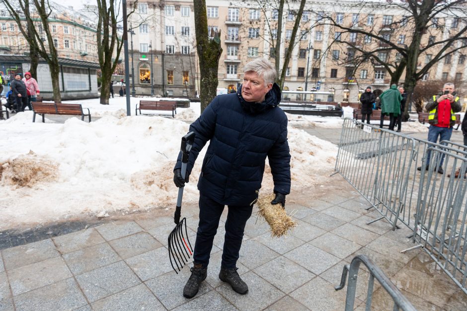 Po K. Navicko pasisakymo žemdirbiai ėmė skanduoti: „Gėda! Gėda!“