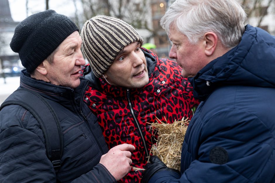 Po K. Navicko pasisakymo žemdirbiai ėmė skanduoti: „Gėda! Gėda!“