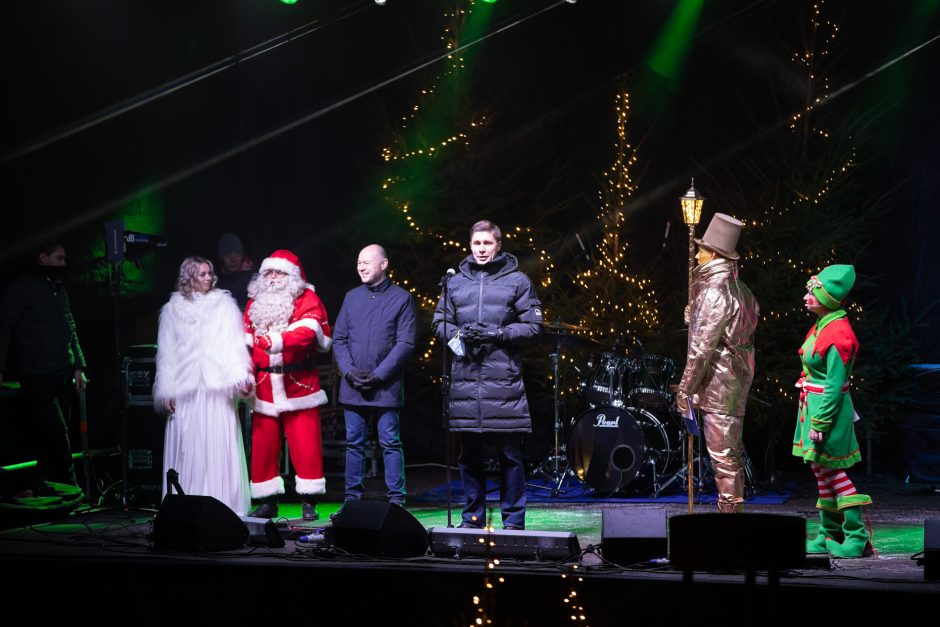 Jonavoje įžiebta žaliaskarė ir eglučių miestelis