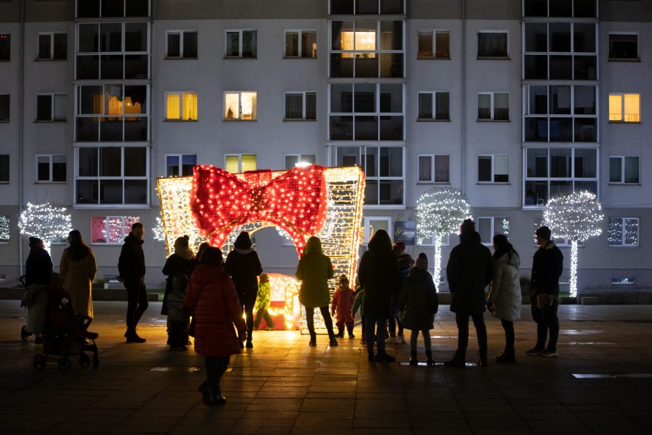 Jonavoje įžiebta žaliaskarė ir eglučių miestelis