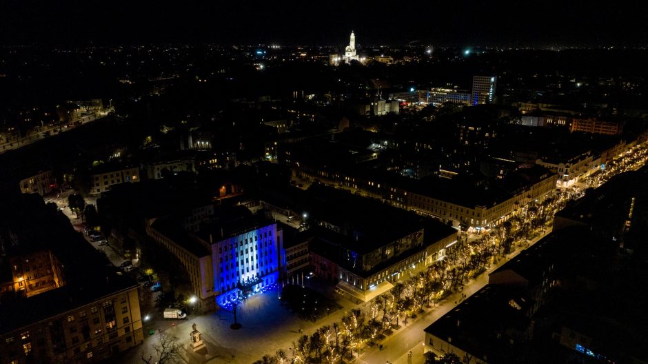 Kaunas reiškia solidarumą teroristų užpultam Izraeliui: ant savivaldybės – vėliavos spalvos
