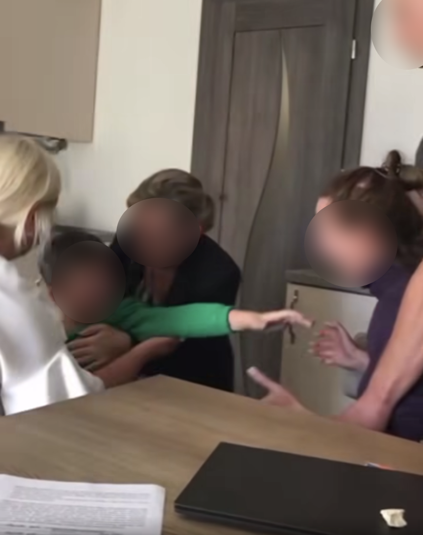 Drama: plinta vaizdo įrašas, kaip iš mamos paimamas vaikas 