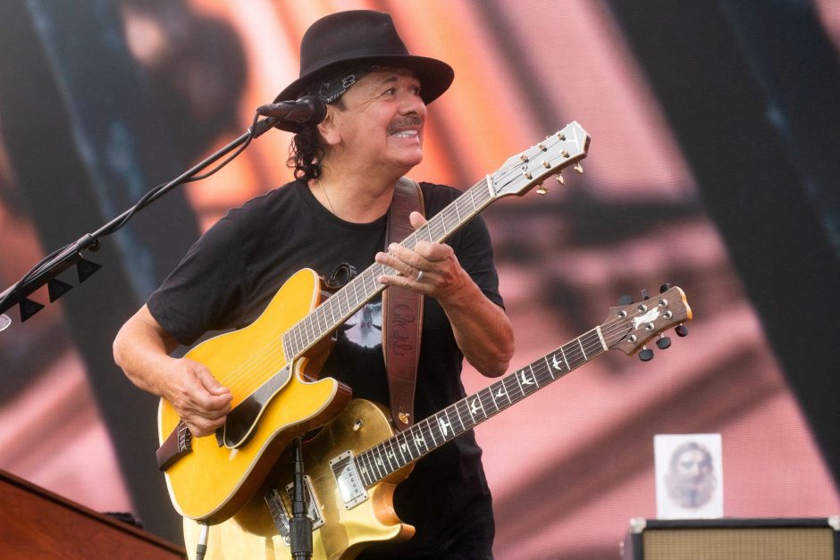 Pavalgyti ir atsigerti pamiršęs gitaristas C. Santana susmuko scenoje