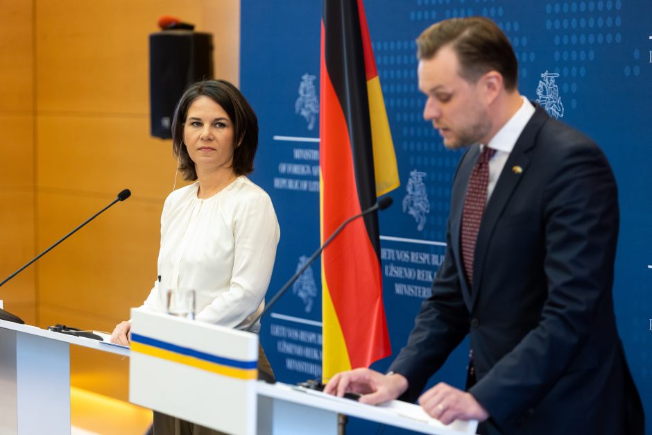 A. Baerbock: Vokietija pasirengusi  iš esmės prisidėti steigiant NATO brigadą Lietuvoje