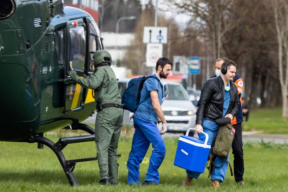 Pasieniečių sraigtasparniu iš Kauno į Vilnių atskraidinta donoro širdis