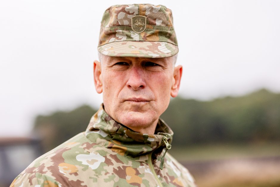 Lietuvos kariuomenės vadas siūlys neperduoti haubicų, oro gynybos sistemų Ukrainai