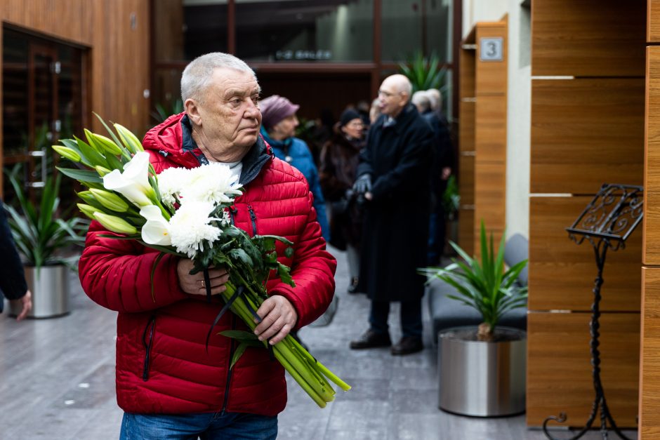 Legendinis dainininkas V. Malinauskas išlydėtas į paskutinę kelionę