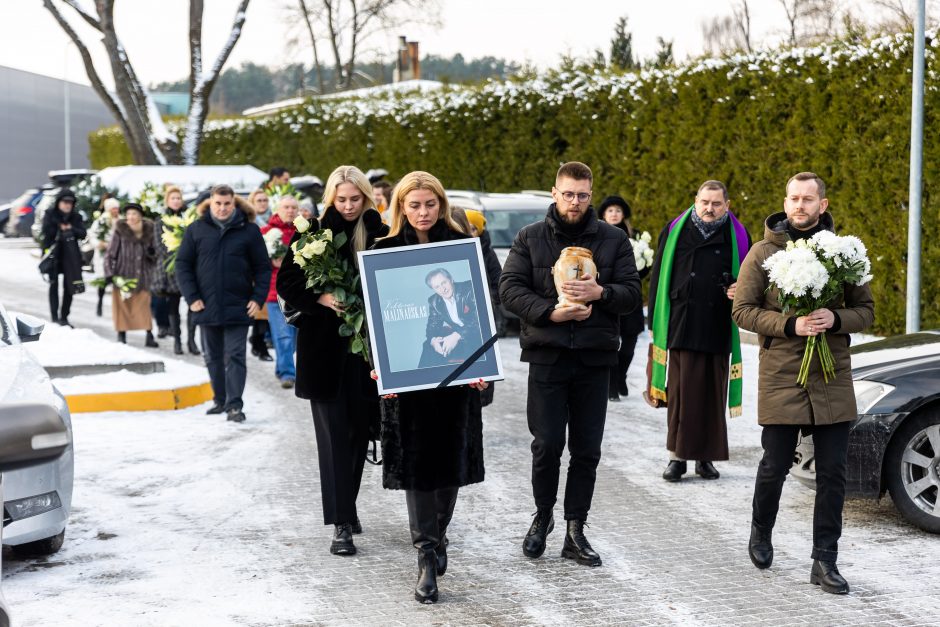 Legendinis dainininkas V. Malinauskas išlydėtas į paskutinę kelionę