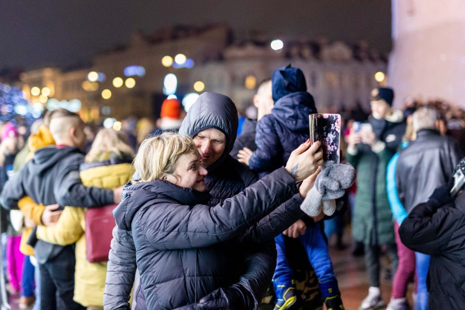 Naujuosius metus lietuviai pasitiko šviesos ir lazerių projekcijomis!