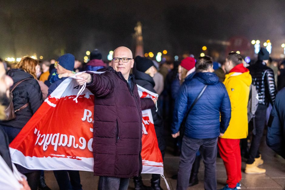 Naujuosius metus lietuviai pasitiko šviesos ir lazerių projekcijomis!