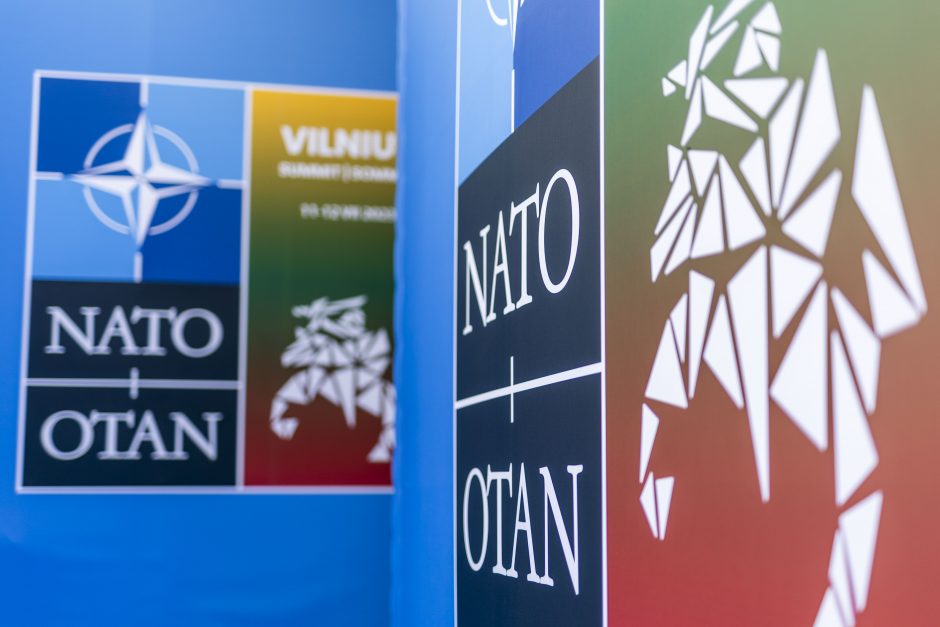 NATO susitikimo užkulisiai: „politinis“ maistas, 120 kilogramų braškių ir lietuviški akcentai
