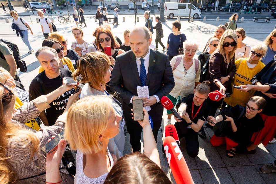 Nacionalinė švietimo agentūra: streikuoja per 2 tūkst. mokytojų, daugiausia – Klaipėdoje