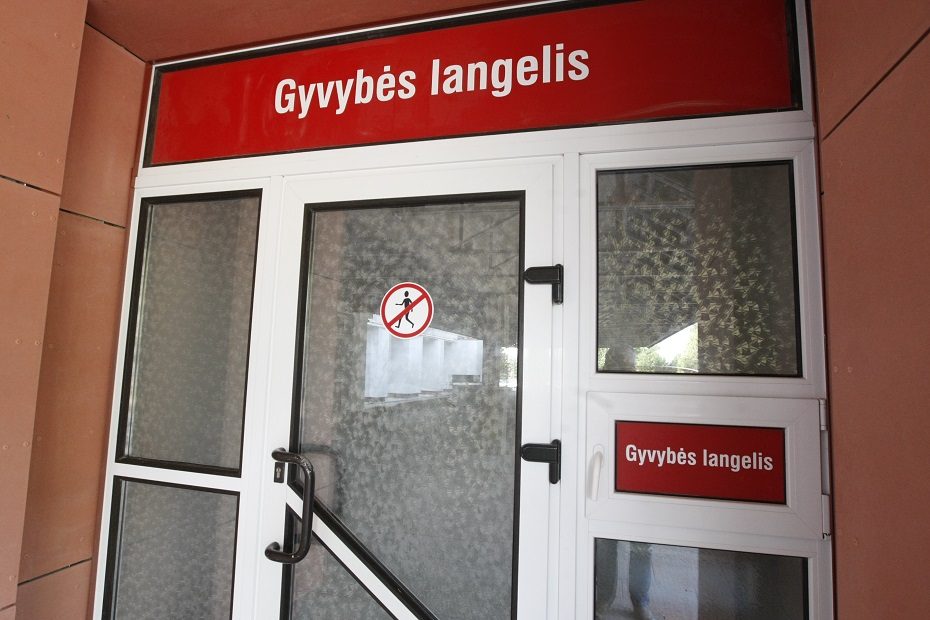 Pateikė daugiau detalių apie Klaipėdos gyvybės langelyje paliktą mažylę: šalia jos – kraitelis