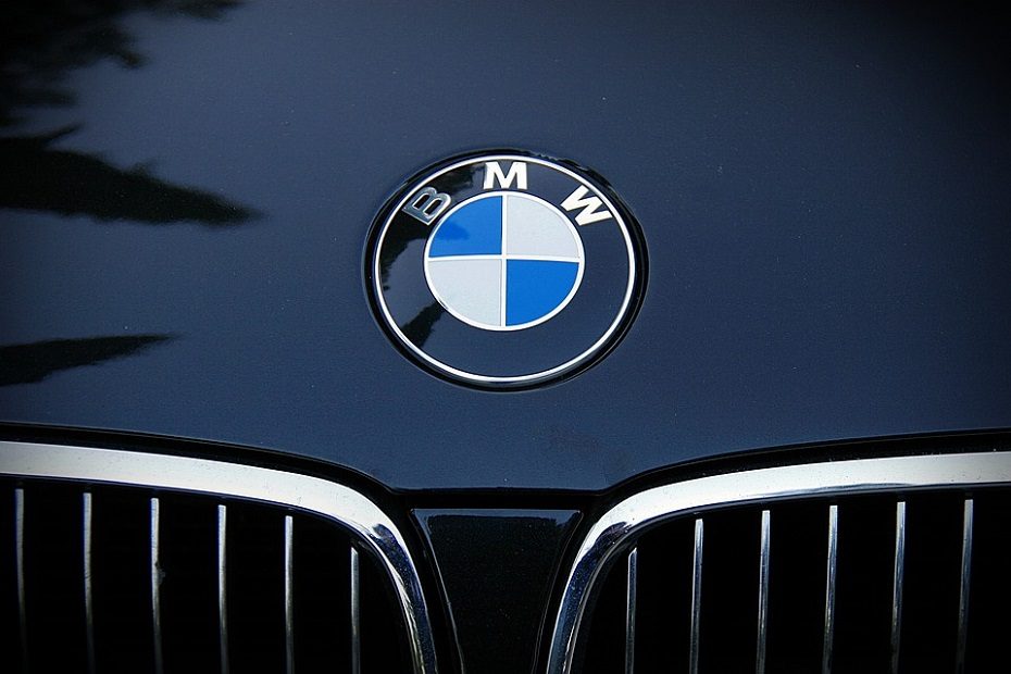 Vilniuje susipyko du BMW vairuotojai: apgadino ir automobilį