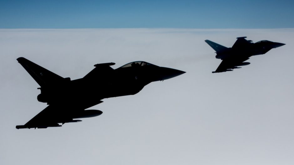 NATO naikintuvai keturiskart kilo palydėti Rusijos orlaivių