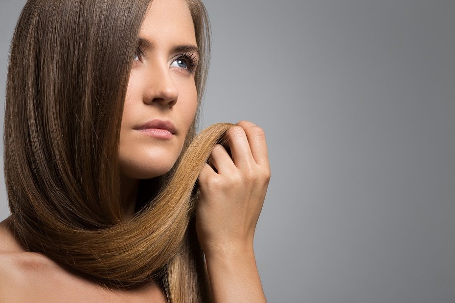 Atvėsus orams nedžiugina plaukų būklė? 10 taisyklių, kurios padės tai pakeisti